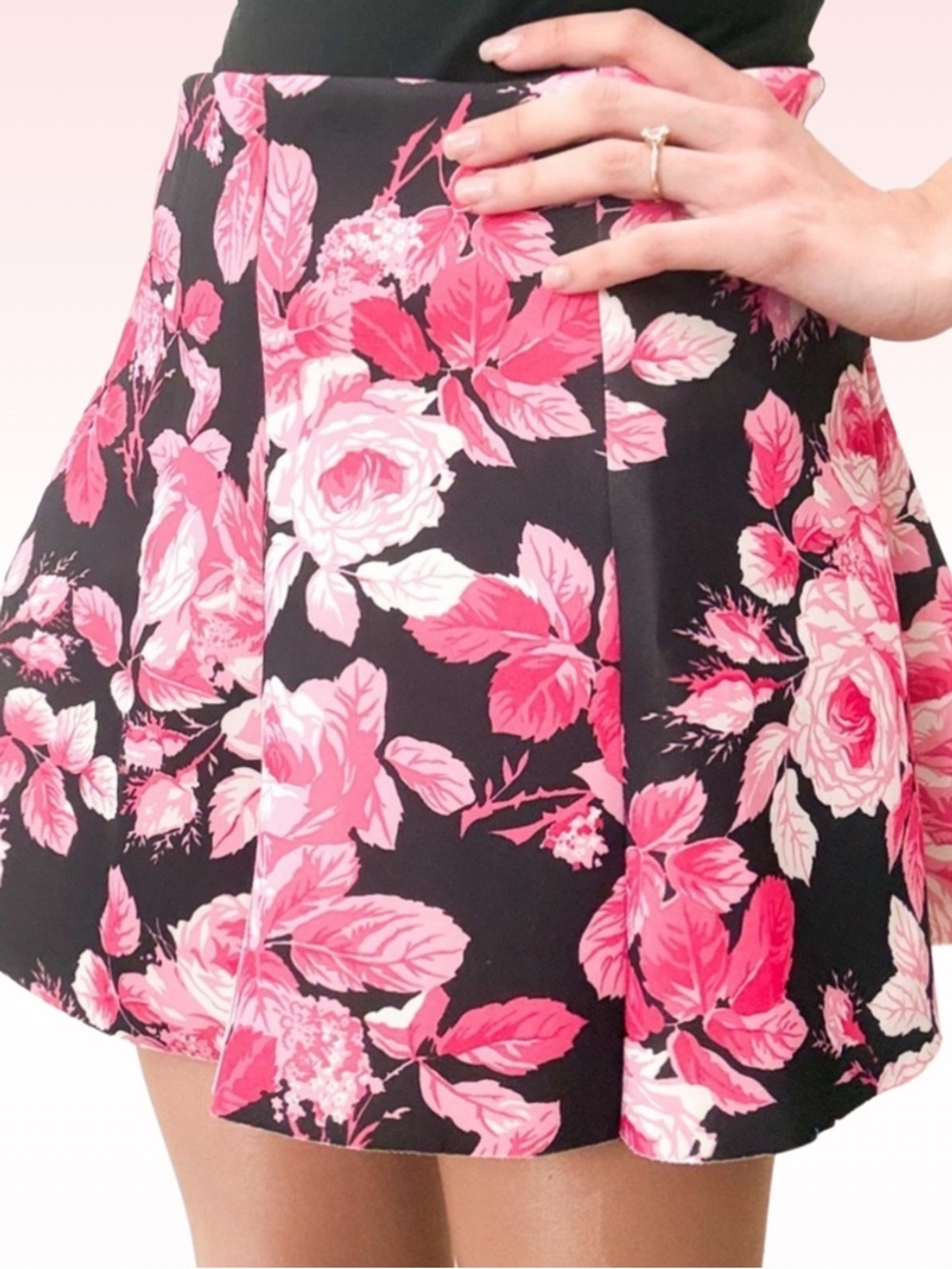 FOREVER 21 Black & Pink Floral Rose Mini Skirt (Sz M)